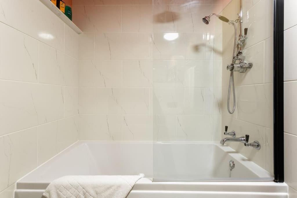 Seaside Escape Apartment Портсмът Екстериор снимка