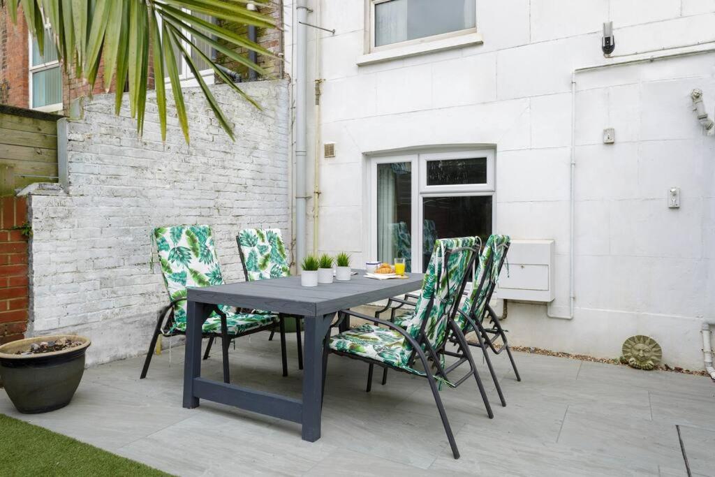 Seaside Escape Apartment Портсмът Екстериор снимка
